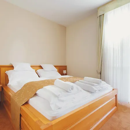 Jerry Apartman In Birdland Apartment Buk